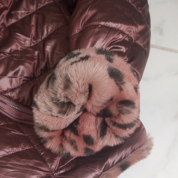 Renuar Stylish Brown Quilted Women's Jacket with Faux Fur Trim - Picture 6 of 13